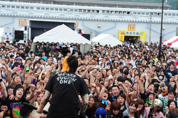 2011年６月12日に岩手県宮古市で行われた「POWERSTOCK　IN　宮古」（「SLANG」という横山健さんの仲間バンドが主催した音楽イベント） 写真提供：Teppei Kishida