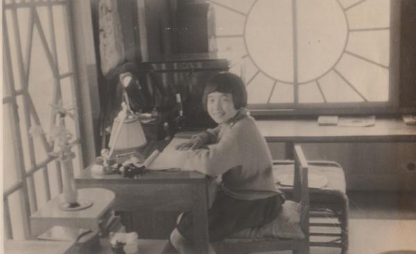 研究所２階で勉強中の大谷妙子さん（写真提供：大谷妙子さん）