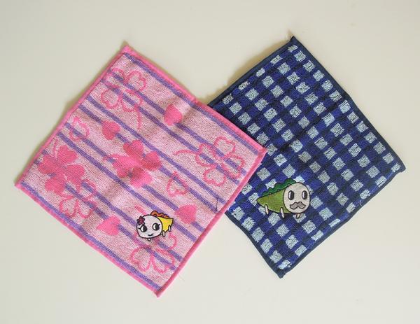 左：刺繍ハンカチ（ナミー）<br>右：刺繍ハンカチ（なみきおじさん）