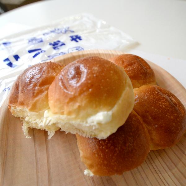 「牛乳パン」
