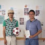 「西荻ペーパートライ」、デザイナーの工藤さん（左）と事務局の小松さん（右）