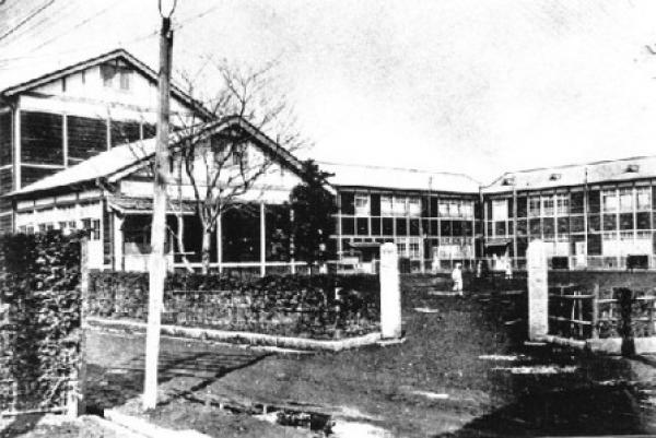 1931（昭和６）年の杉並町立杉並第五尋常小学校（出典：『杉五 八十年のあゆみ 開校80周年記念誌』）