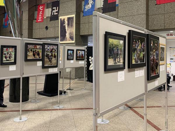 2020（令和２）年７月に区役所で開催された相馬野馬追写真展