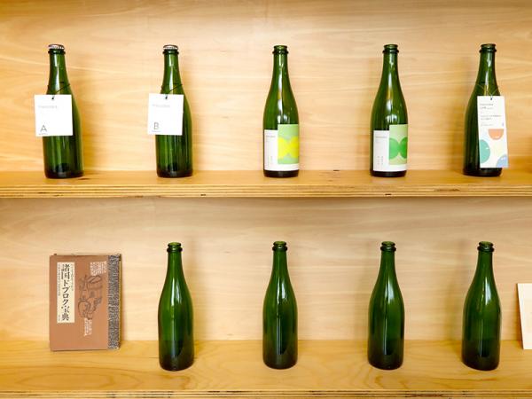 日本酒の伝統製法を基に、発酵過程でホップを加えることで新ジャンルの日本酒を生み出した。黒ビールの造り方をベースにした黒い日本酒造りにも挑戦