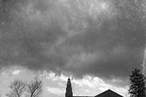 昭和10年代後半に撮った雲。「春ノ急雨ヲ降ラス早手性積雲」（所蔵：杉並区立郷土博物館　〇）