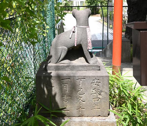 神狐石像の台石の刻字