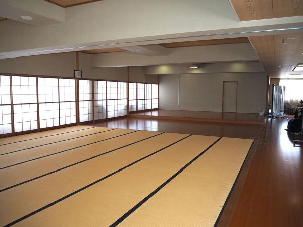 広々とした伝統芸能室。日本文化を学ぶ授業や部活動が行われている