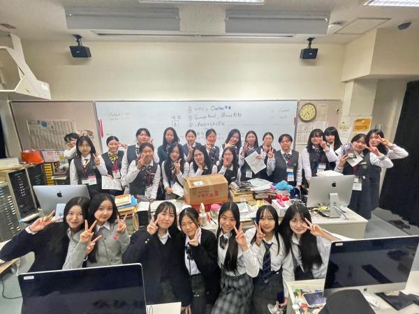 海外の姉妹校の生徒と交流（写真提供：東京都立杉並総合高等学校）