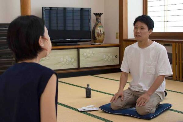 「一度離れたからこそ見えてきた、この町の魅力を発信していきたい」と富澤さん（写真右）