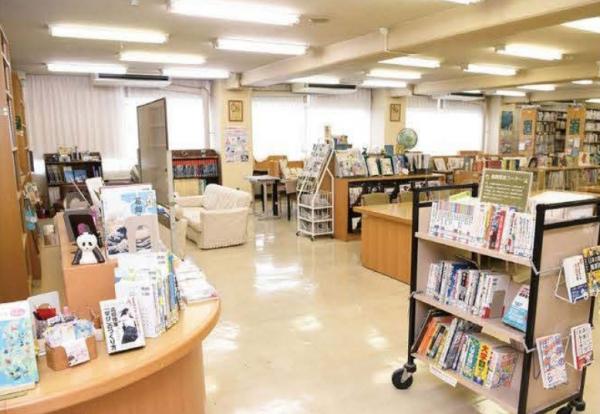 図書室（写真）や自習室を設け、学習環境の整備に努めている（写真提供：東京都立杉並高等学校）