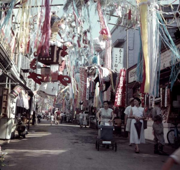 1954年、第１回阿佐谷七夕まつり（出典：阿佐谷パールセンター ホームページ）