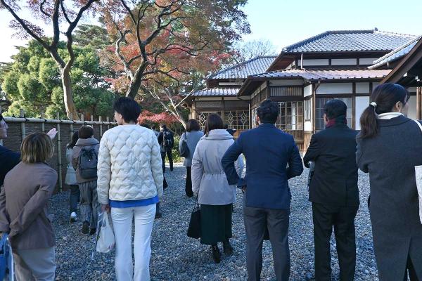 開会式の後、建物の見学会も実施された