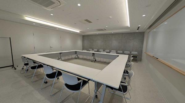 第１集会室には壁面にホワイトボードを設置