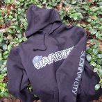 「NAMISUKE」のロゴの上にもイラストがある