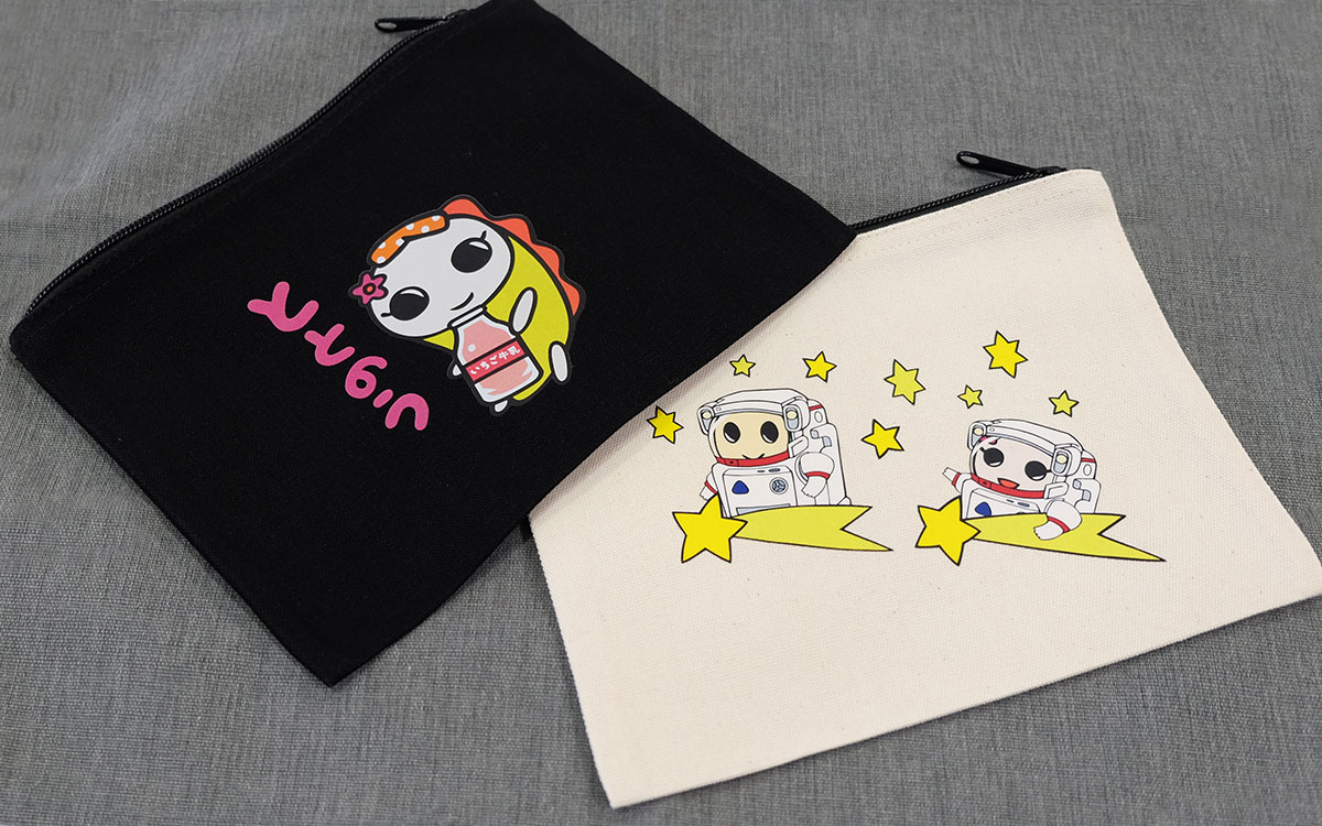 ベースカラーはブラック（1,000円）とナチュラル（900円）がある